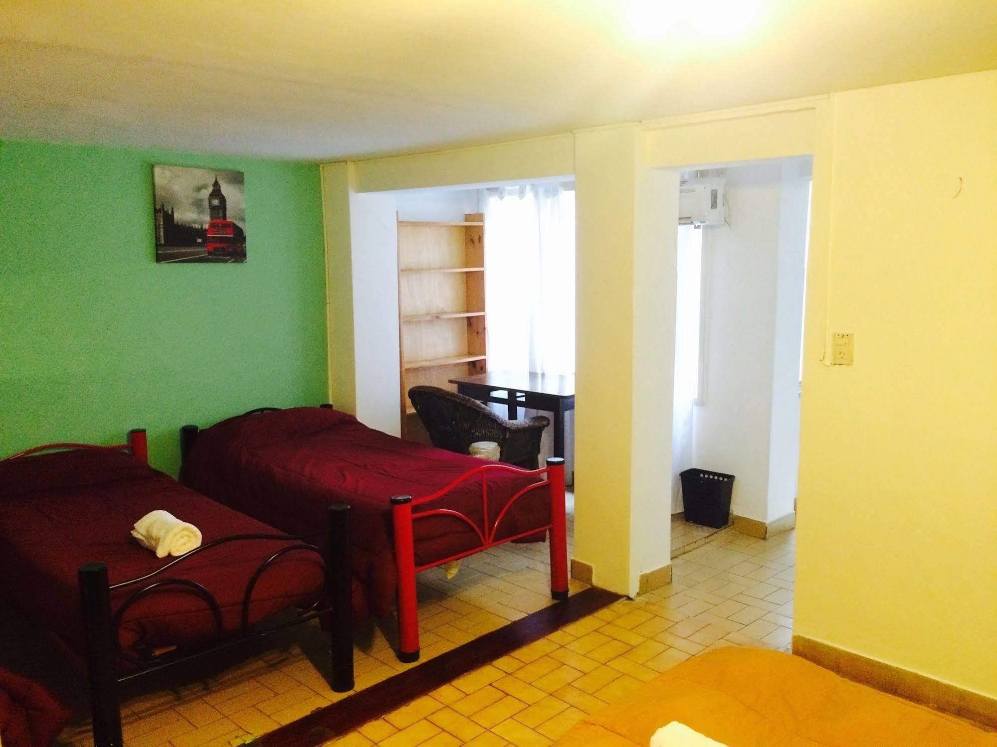 Petit Recoleta Hostel Buenos Aires Exteriör bild