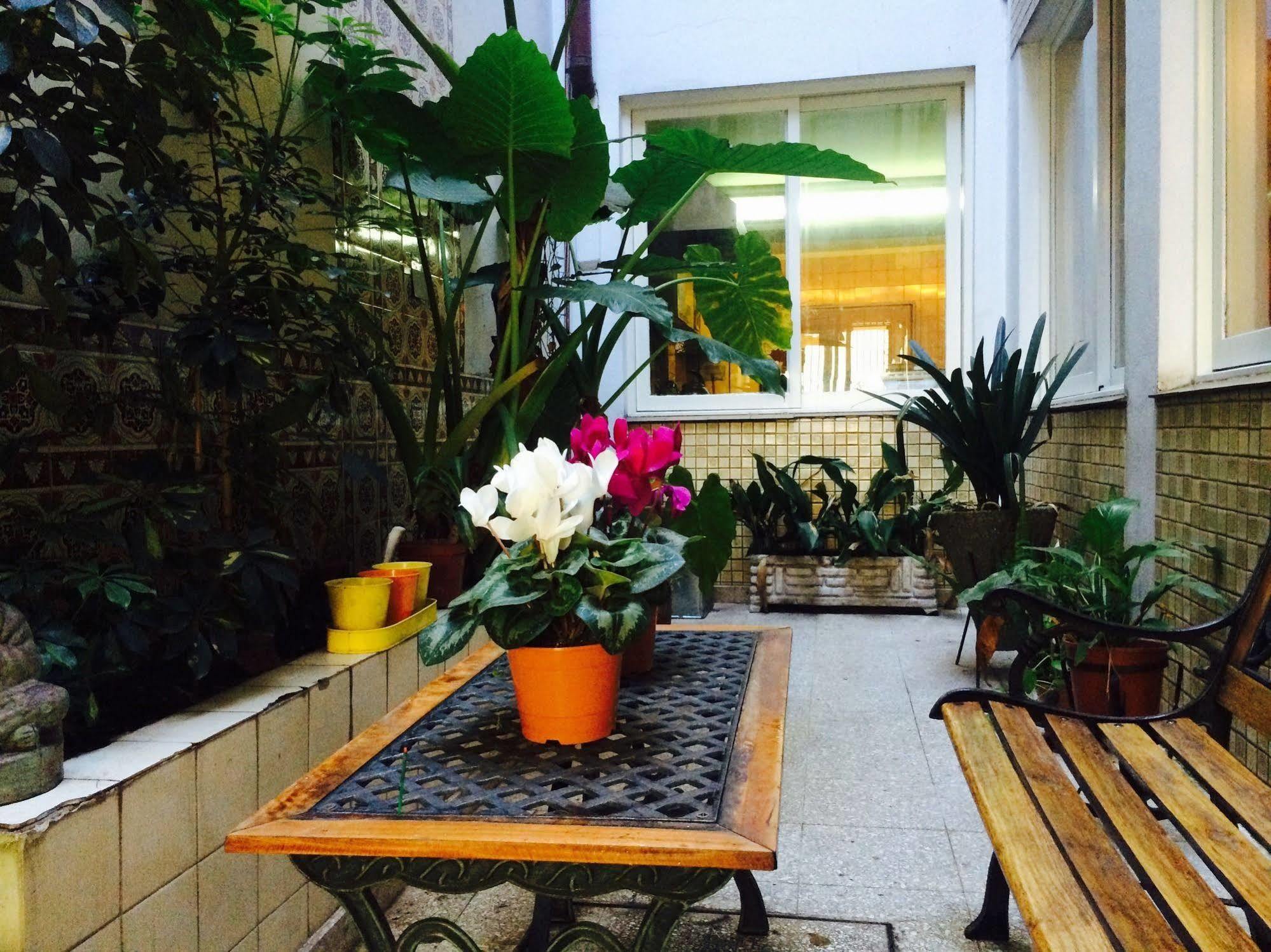 Petit Recoleta Hostel Buenos Aires Exteriör bild