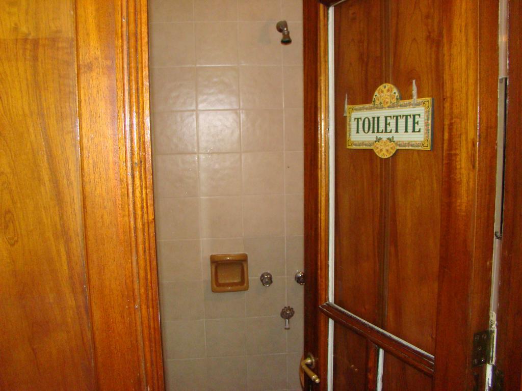 Petit Recoleta Hostel Buenos Aires Rum bild
